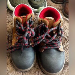 Oshkosh blue boots toddler